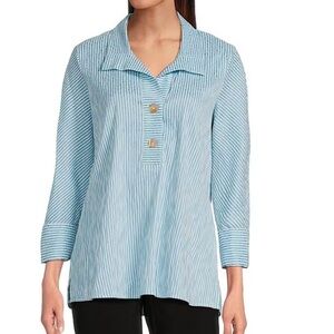 Ali Miles
Crinkle Stripe Y Neckline Cuffed 3/4 Sleeve Top